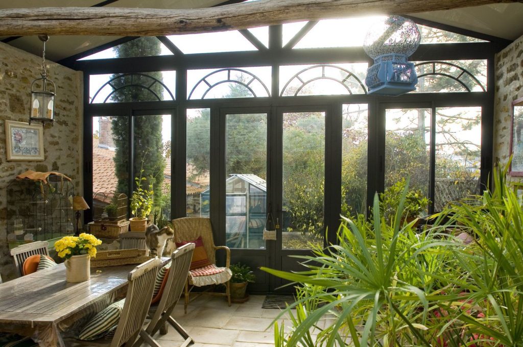 illustration véranda jardin aluminium